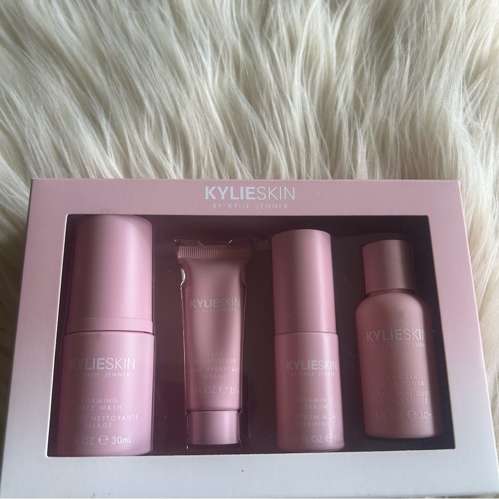 KYLIE SKIN Skincare Set